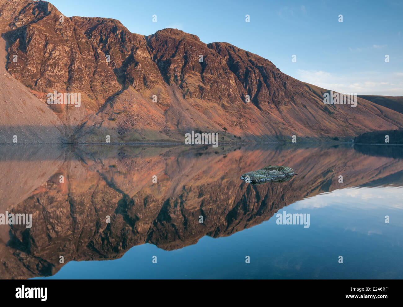 Whin Rigg and Wasdale screes reflected in Wast Water, English Lake District National Park Stock Photo