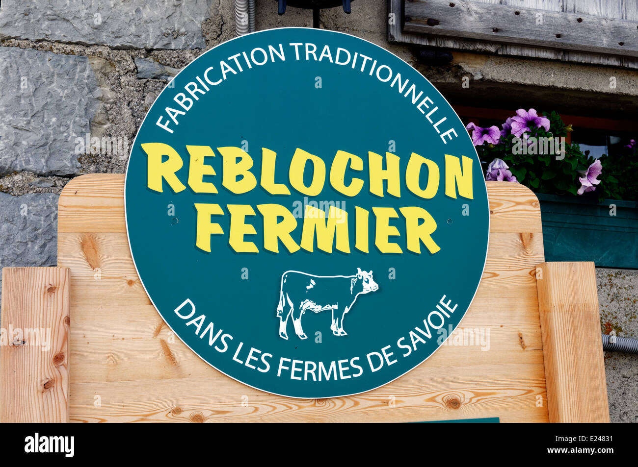 French Reblochon Cheese On Cutting Board Stock Photo - Download Image Now -  Reblochon, Cheese, Circle - iStock