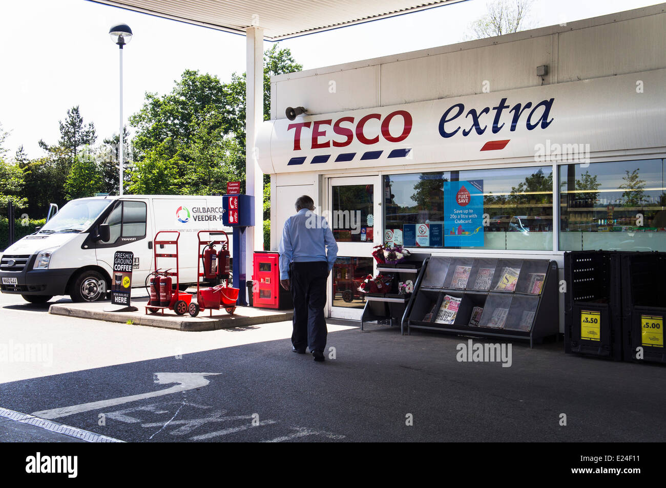 TESCO extra, TESCO extra, logo, petrol filling station, logo, Horsham