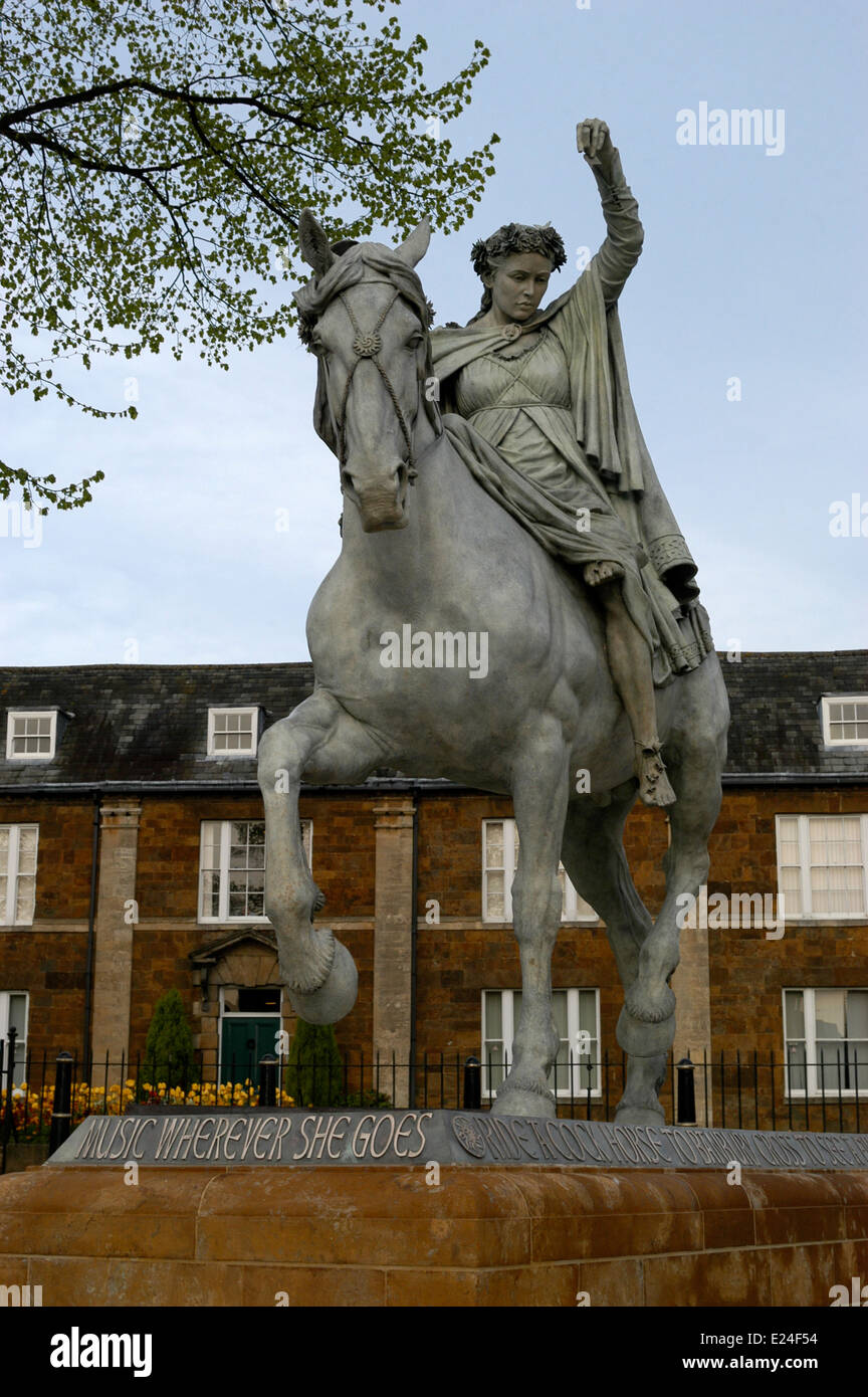 Statue of the 'Fine Lady upon a White Horse' at Banbury Cross in