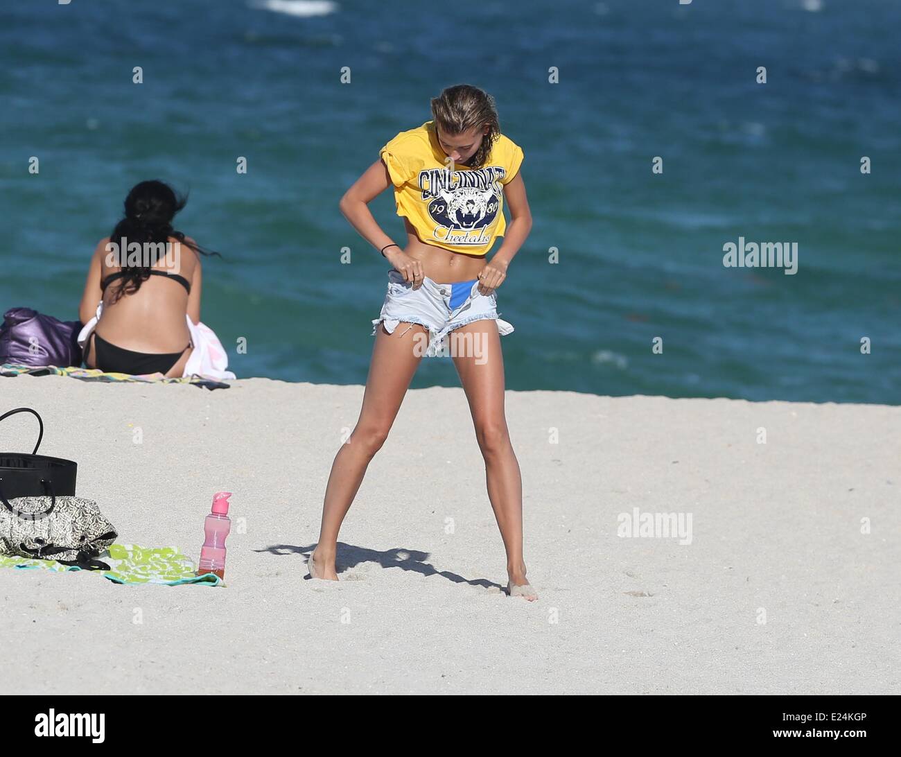 Hailey Baldwin Daughter Of Actor Stephen Baldwin Enjoying