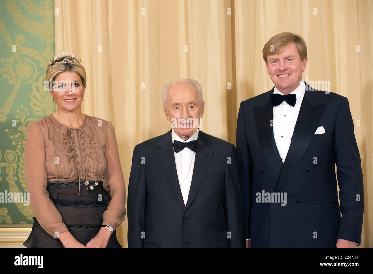 Queen Maxima, Shimon Peres, King Willem Alexander pose for the media before the Statebanquet at Palace Noordeinde in The Hague  Where: The Hague, Holland When: 01 Oct 2013 Stock Photo