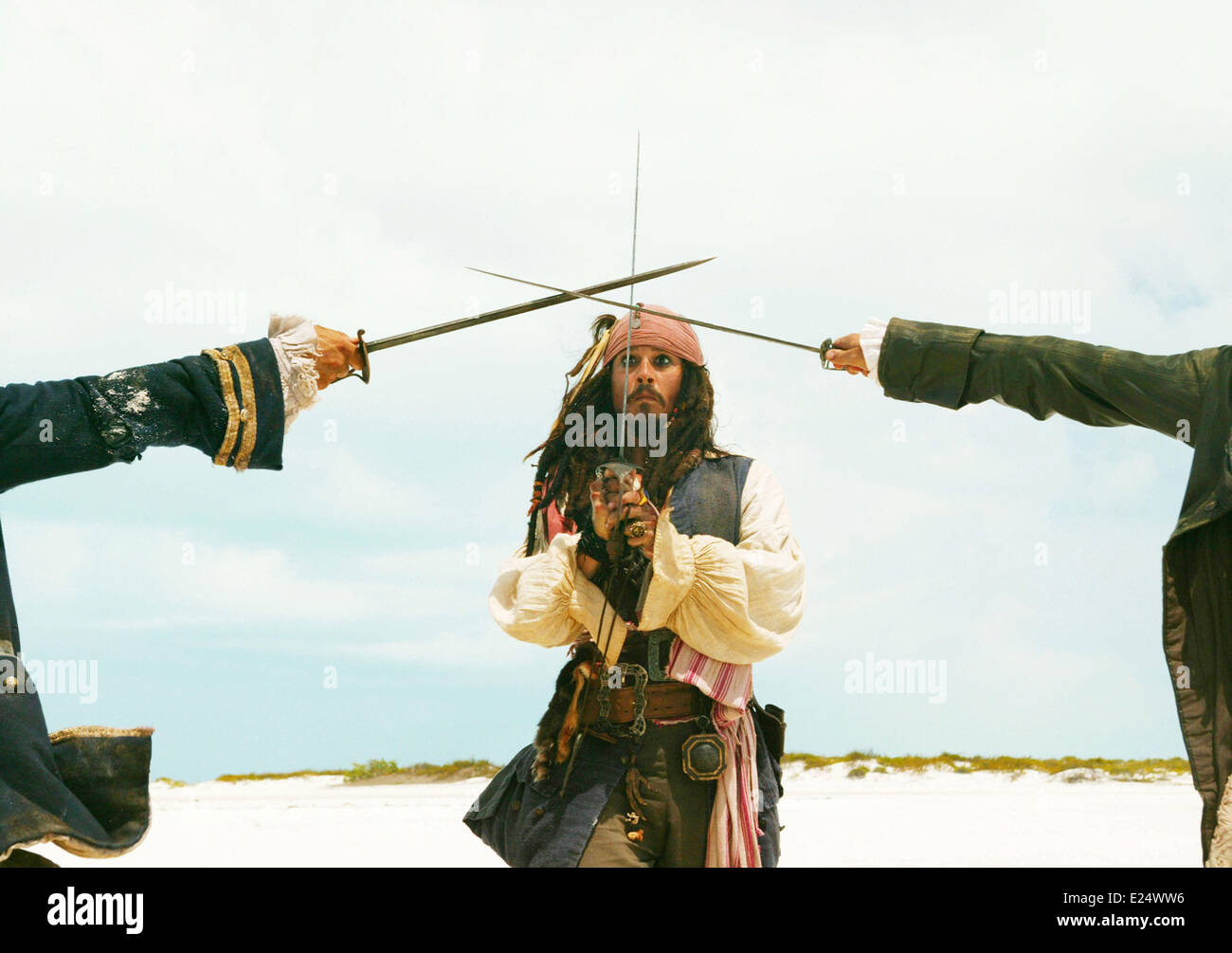 Johnny Depp as Captain Jack Sparrow in ''Pirates Of The Caribbean: Curse Of The Black Pearl'' (2003). Directed by Gore Verbinski.  Featuring: Johnny Depp Where: Etats-Unis When: 30 Jan 2013 Stock Photo