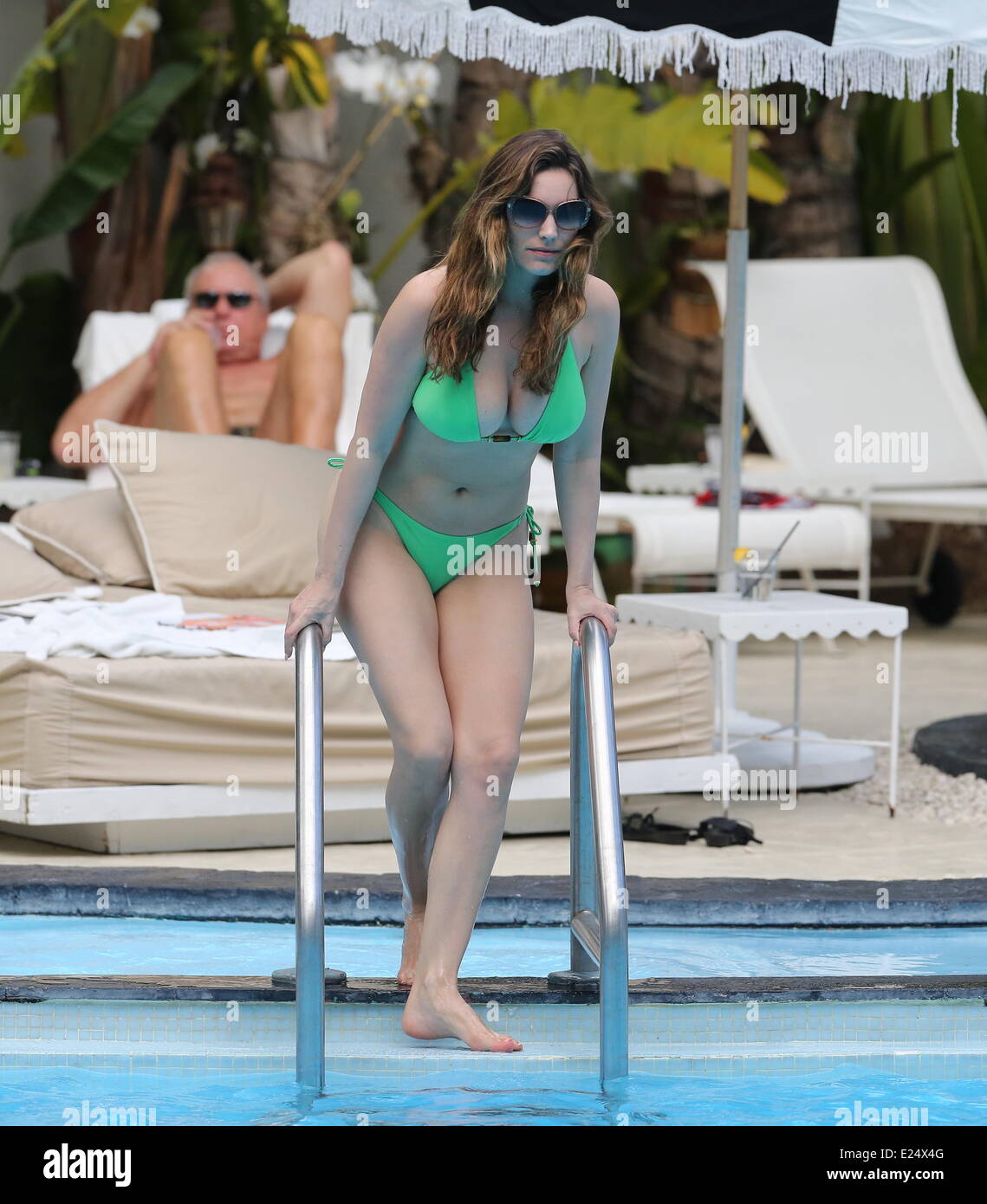 English model and media personality Kelly Brook wears a green bikini in the  pool Featuring: Kelly Brook Where: Miami, Florida, United States When: 05  Feb 2013 Stock Photo - Alamy
