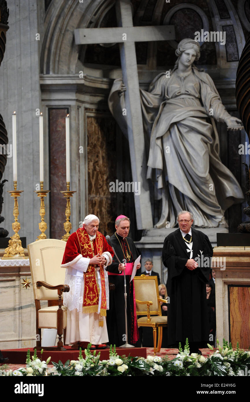 Pope Benedict XVI and Matthew Festing (R) Knights of the Order Malta