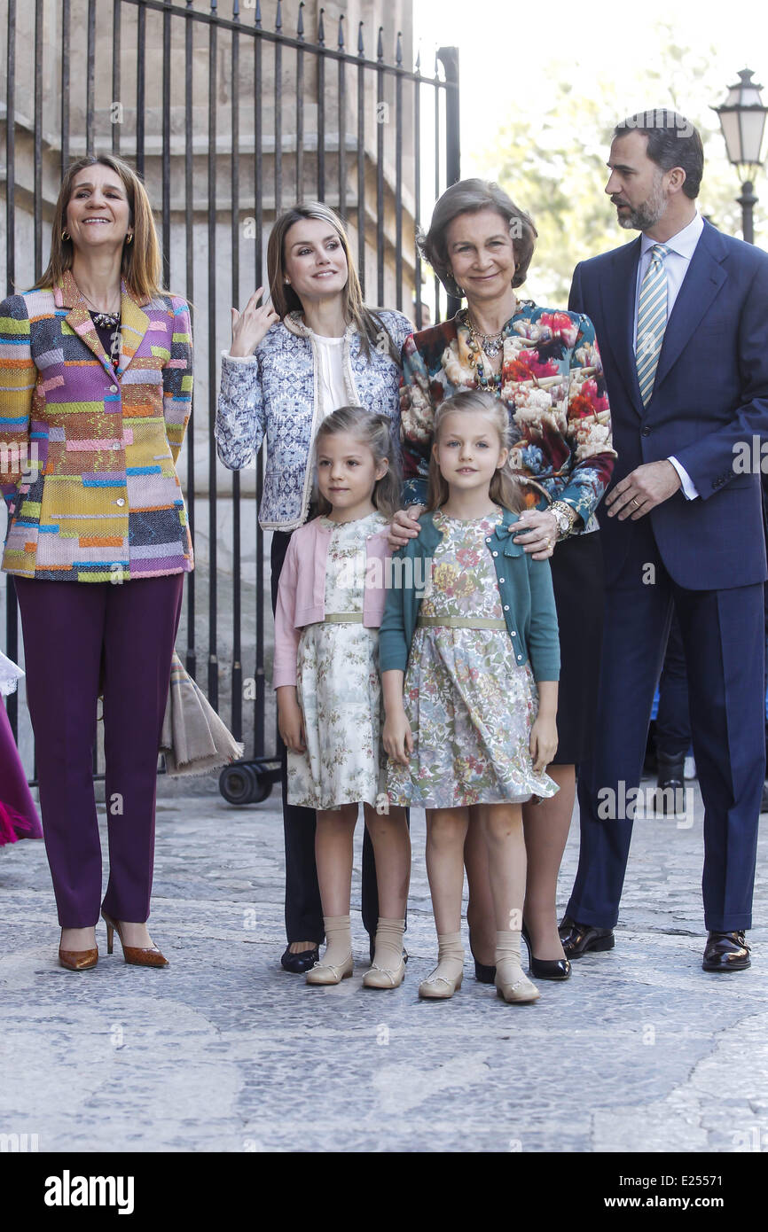 Queen Sofia of Spain, Princess Elena of Spain at the Congress