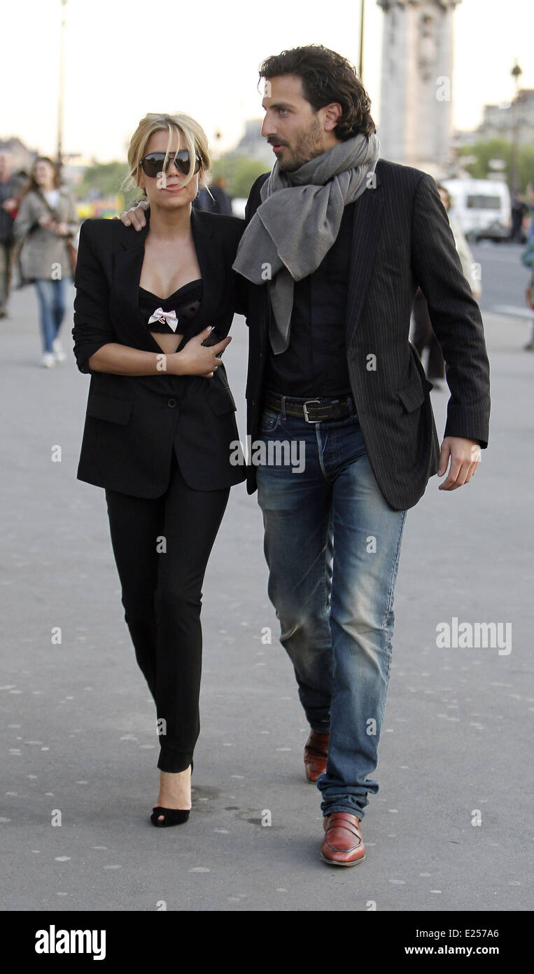 Sylvie van der Vaart and boyfriend Guillaume Zarka on Pont Alexandre