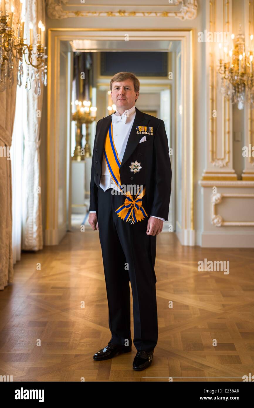 Official Portraits Of King Willem Alexander And Queen Maxima Of The Netherlands Featuring King Willem Alexander Where Amsterdam Netherlands When 30 Apr 13 Stock Photo Alamy