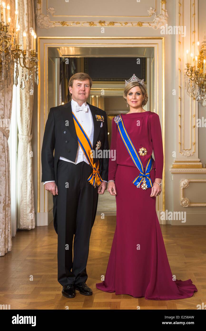 Official Portraits Of King Willem Alexander And Queen Maxima Of The Netherlands Featuring King Willem Alexander Queen Maxima Where Amsterdam Netherlands When 30 Apr 13 Stock Photo Alamy