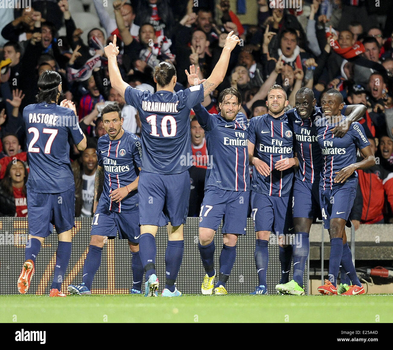 Olympique de lyonnais vs paris saint germain hi-res stock photography ...