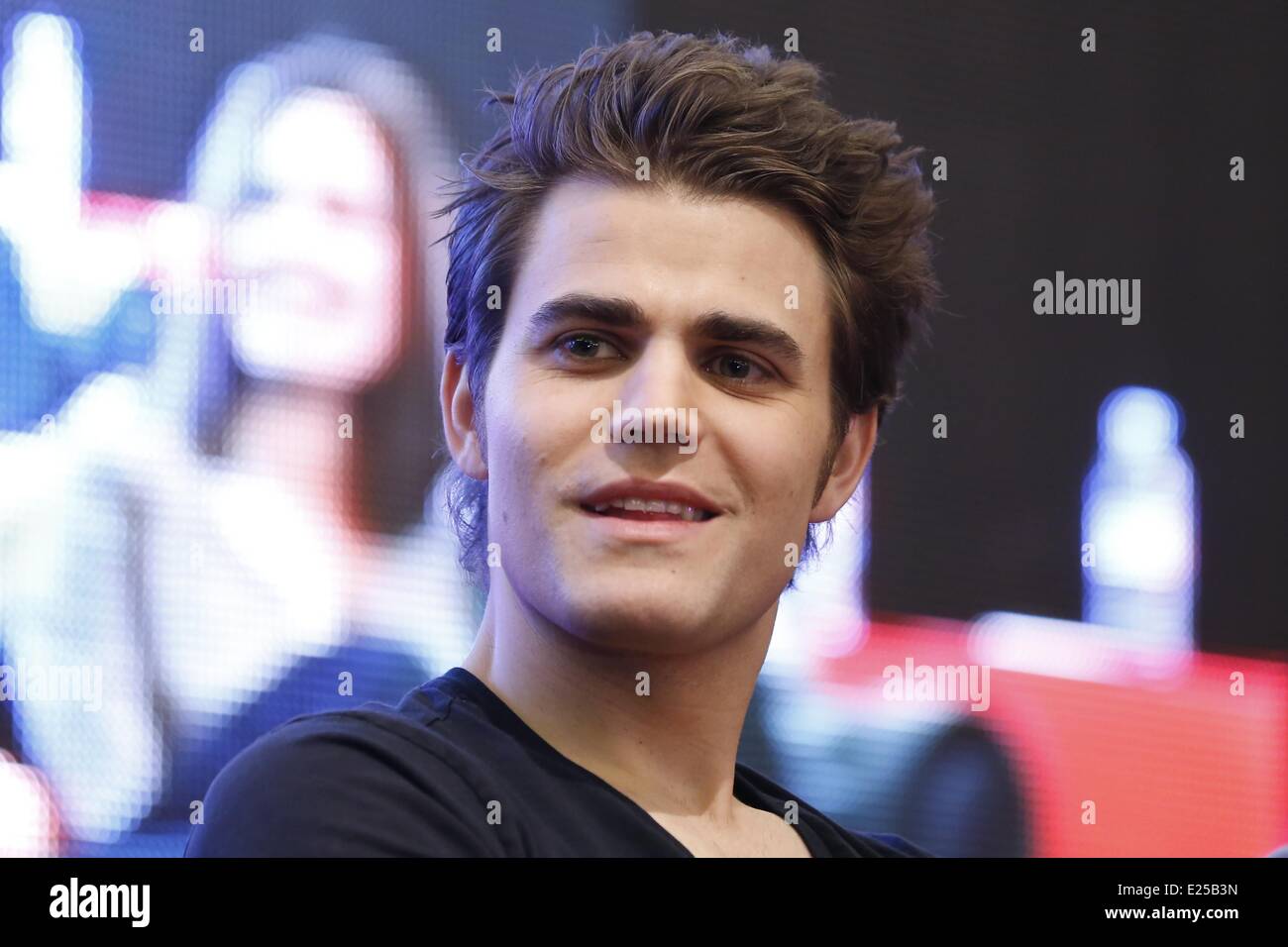 Q&A at The Vampire Diaries Convention at the Hotel Park Hyatt Featuring Paul Wesley Where