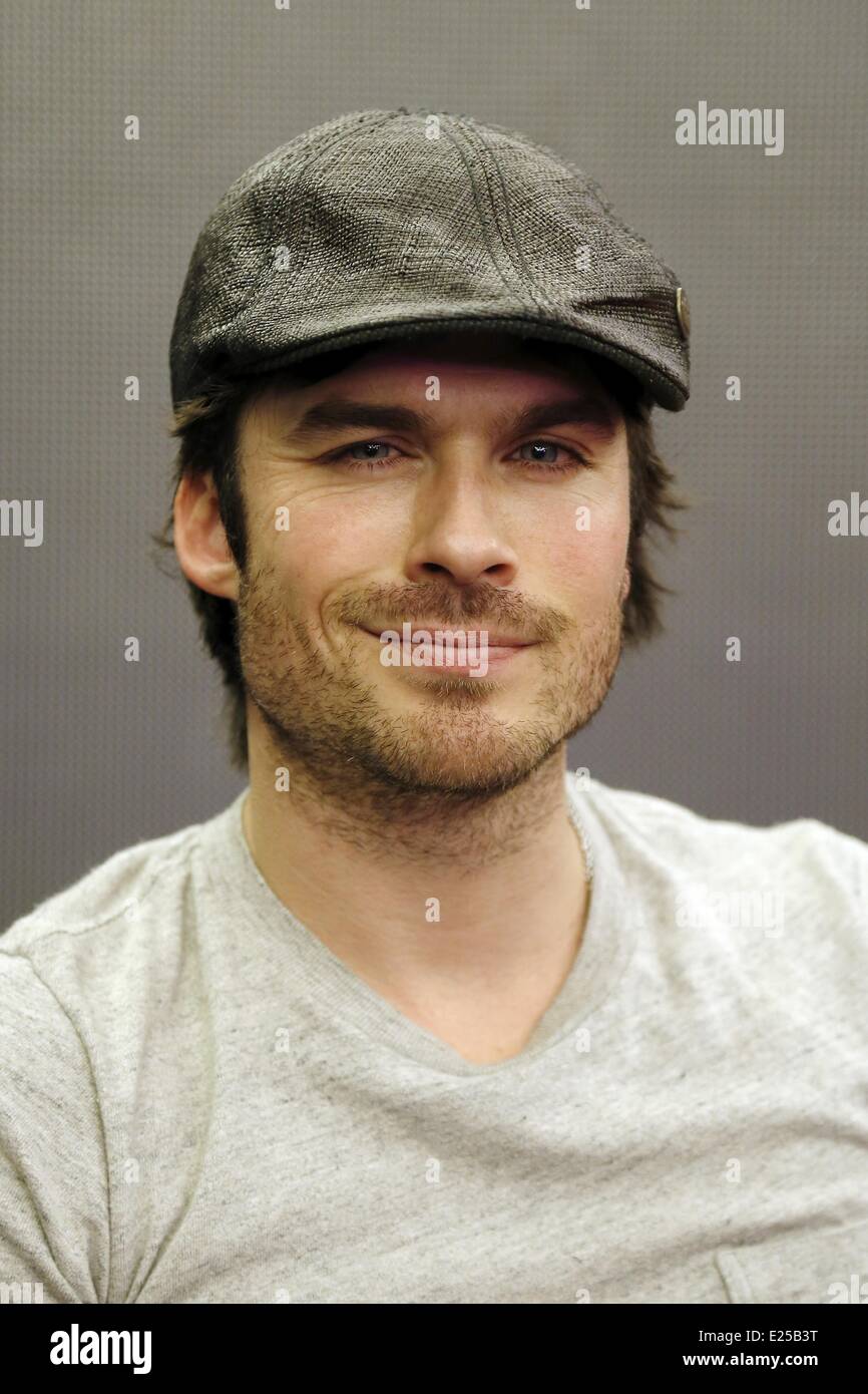 Q&A at The Vampire Diaries Convention at the Hotel Park Hyatt Where
