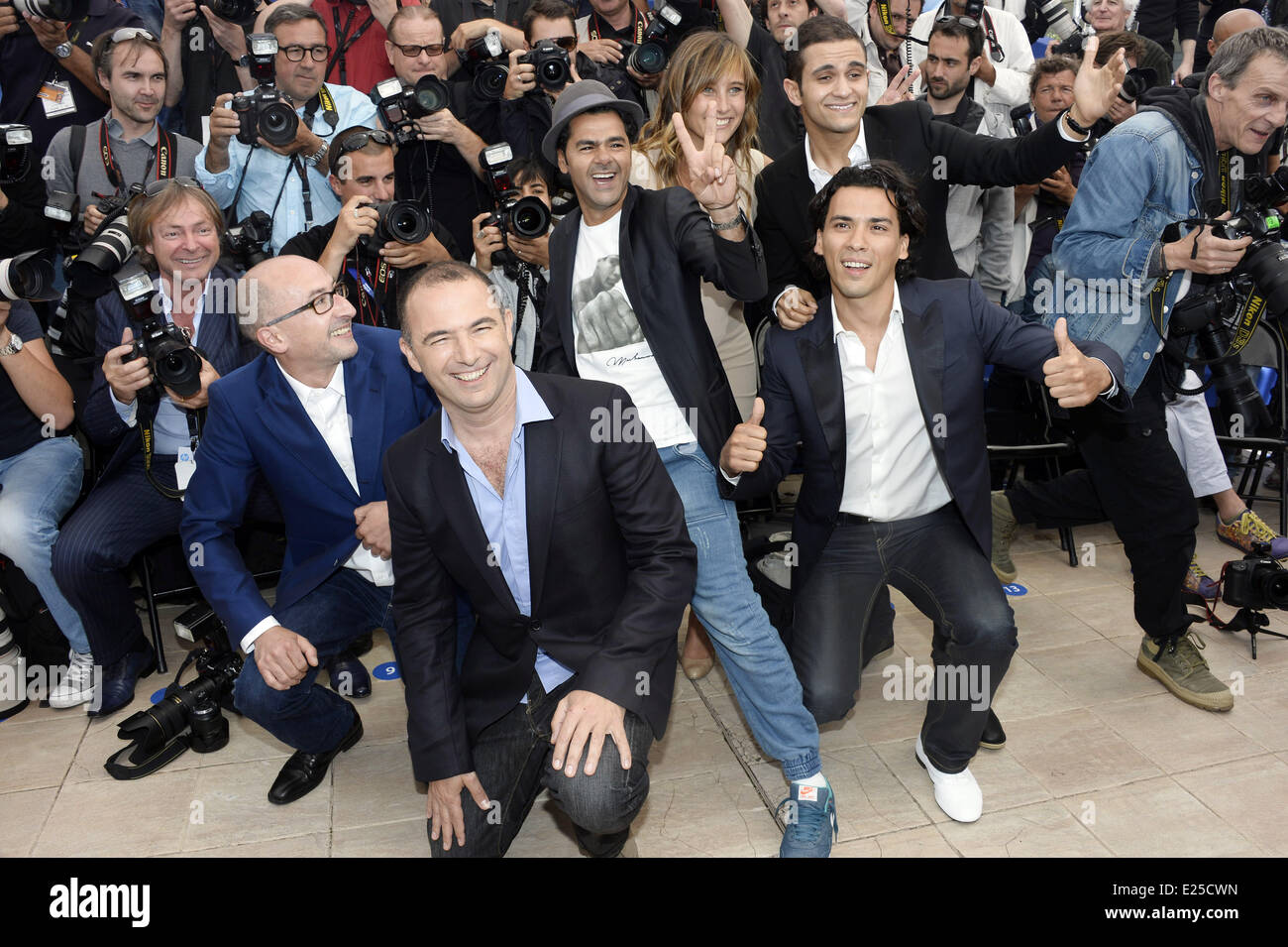 66th Cannes Film Festival - 'Ne Quelque Part' - Photocall Featuring: Julie  de Bona,Malik Bentalha,Tewfik Jallab,Mohamed Hamidi,Jamel Debbouze,Fatsah  Bouyahmed Where: Cannes, France When: 21 May 2013 Stock Photo - Alamy, image size:1300x955