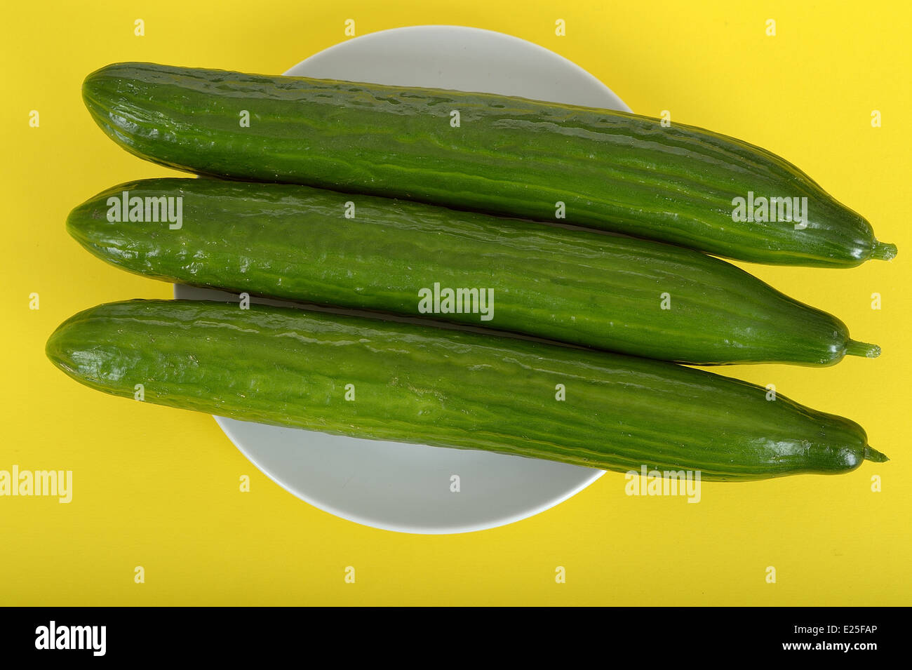 Three Whole Whole Cucumbers Providing 100 Calories Stock Photo Alamy