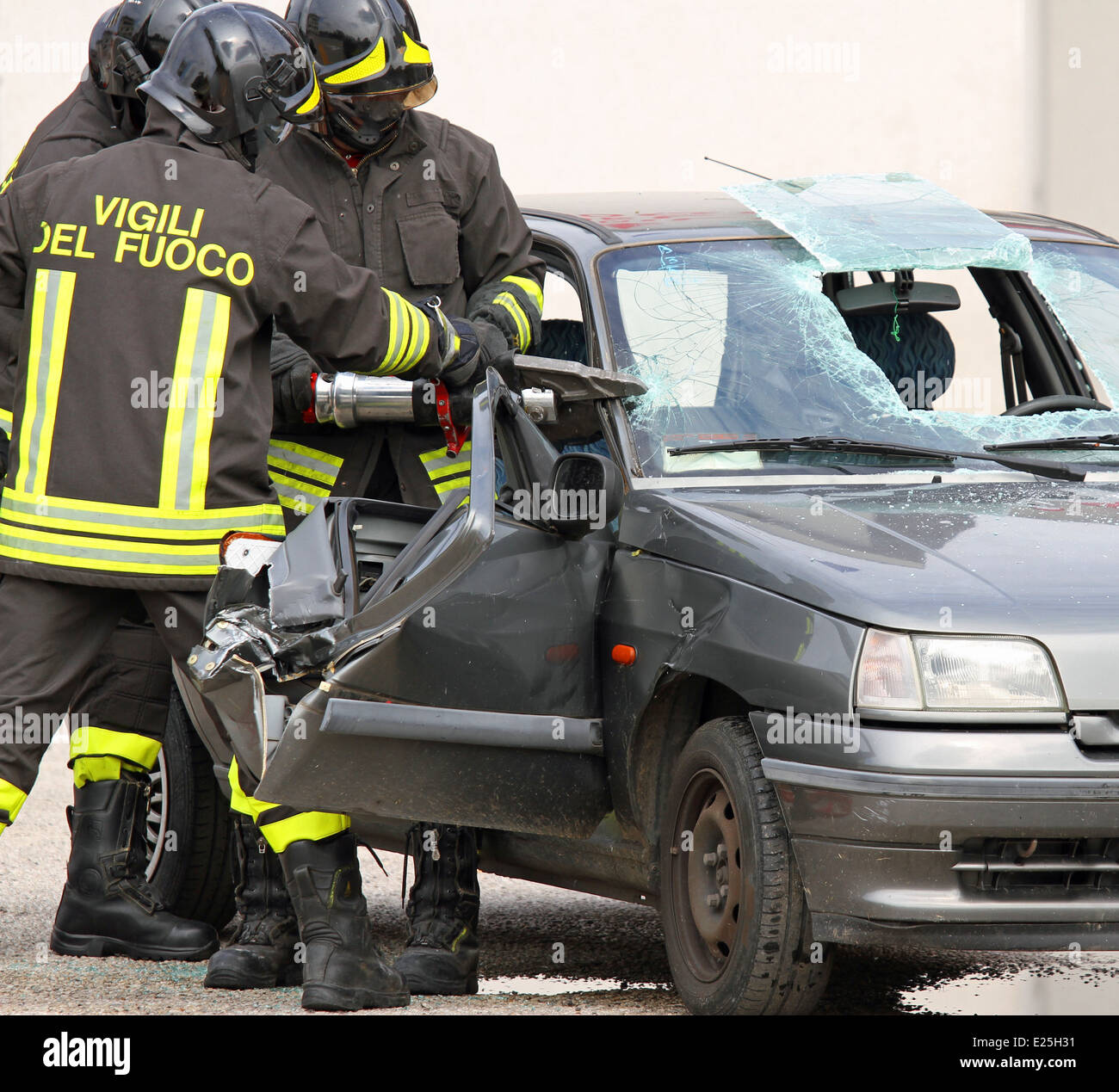 Firefighting Car Scissors Fire procedure hi-res stock photography and images - Alamy