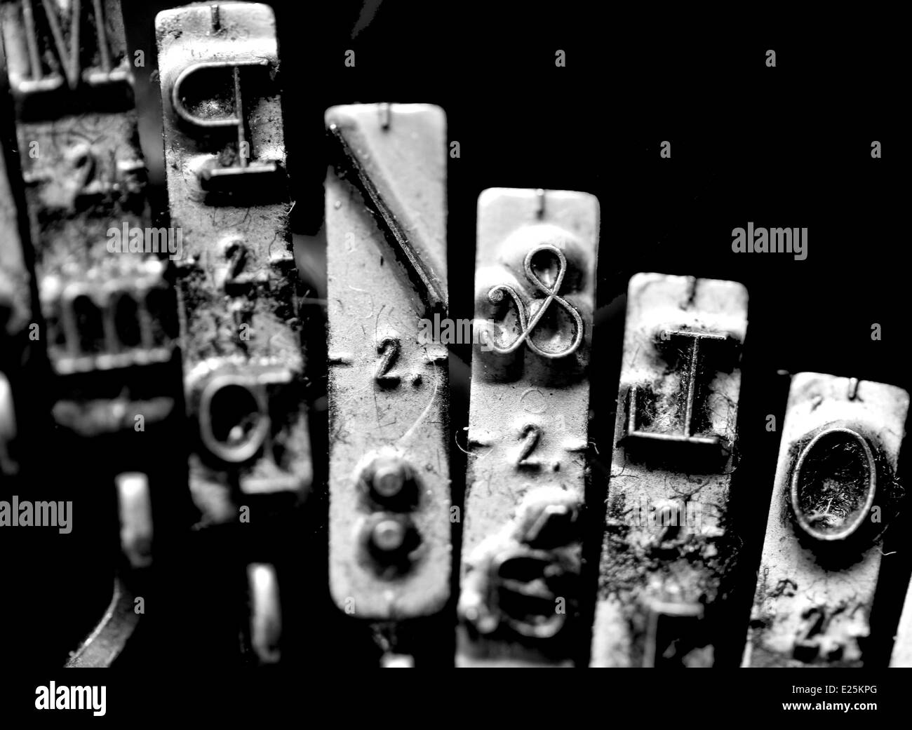 Letter macros & called ampersand inside an old mechanical typewriter