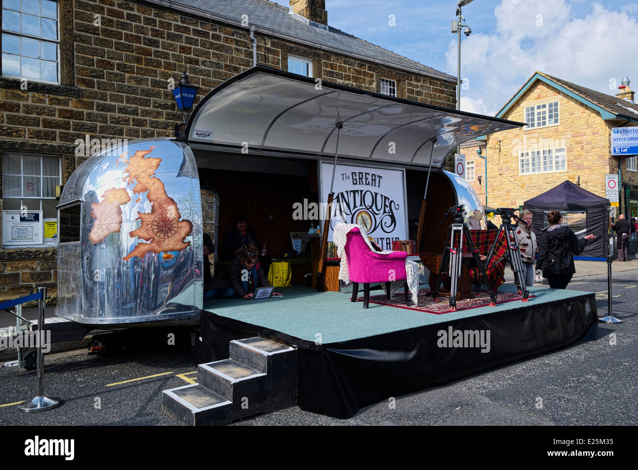 Tim Wonnacott and the Antiques road trip in Bakewell Derbyshire England 2014 Stock Photo