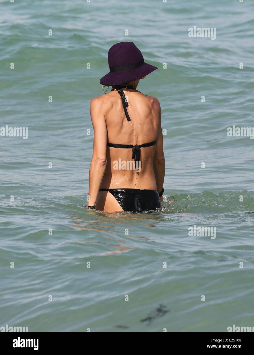 Australian model Sharni Vinson, wearing a black bikini, goes for a swim in  Miami beach Featuring: Sharni Vinson Where: Miami Beach, Florida, United  States When: 16 Aug 2013 Stock Photo - Alamy