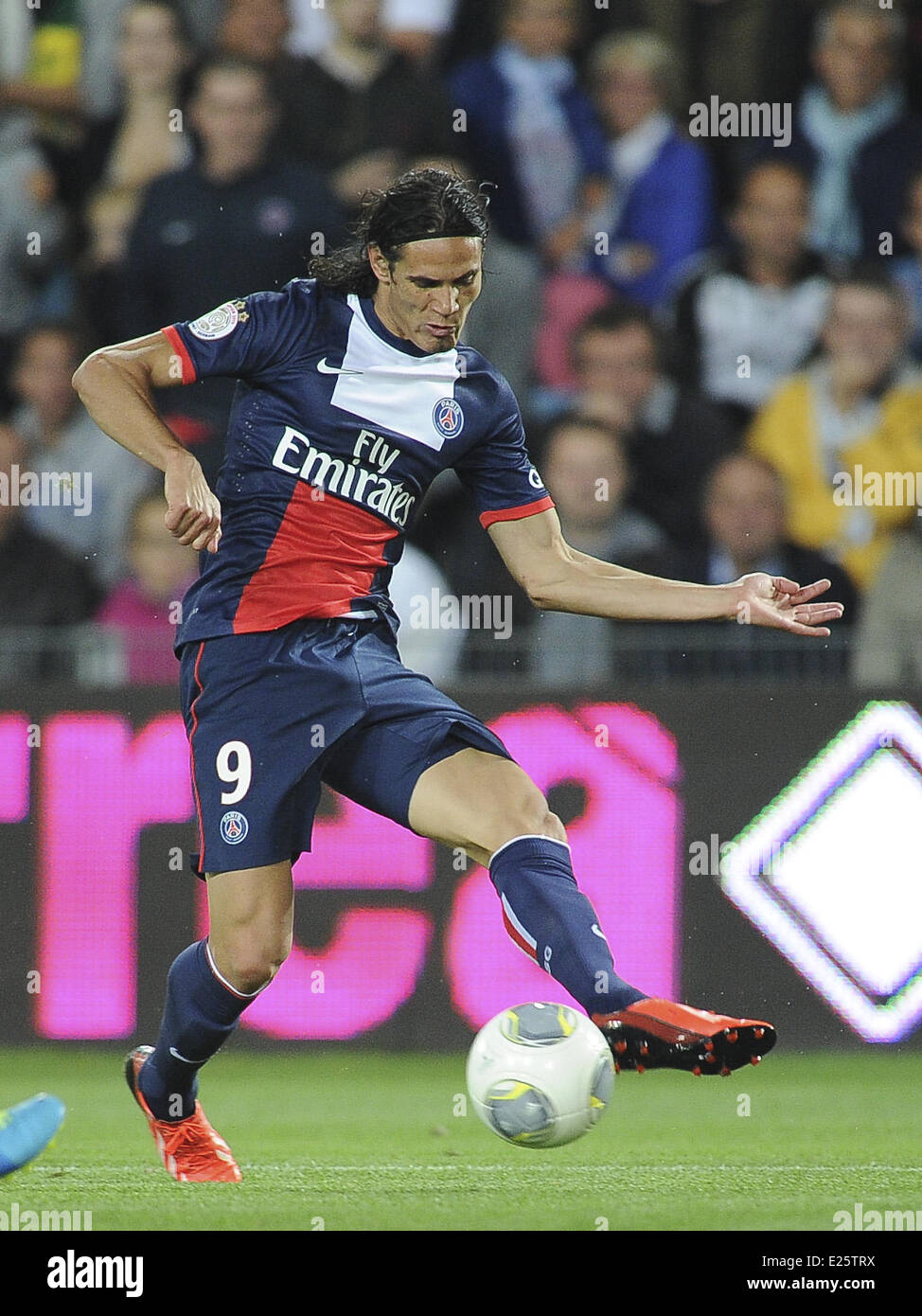 FANION 10*09 CM FC.NANTES Vs PARIS SAINT-GERMAIN PSG 1/2 COUPE DE FRANCE 2006