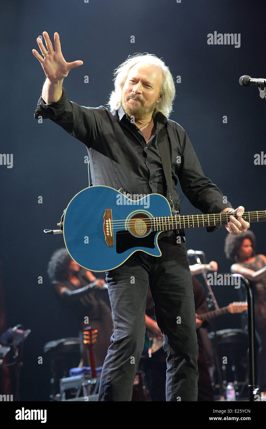 BARRY GIBB performing live on Mythology The Tour at the O2 Arena Featuring: Barry  Gibb Where: London, United Kingdom When: 03 Oct 2013 Stock Photo - Alamy