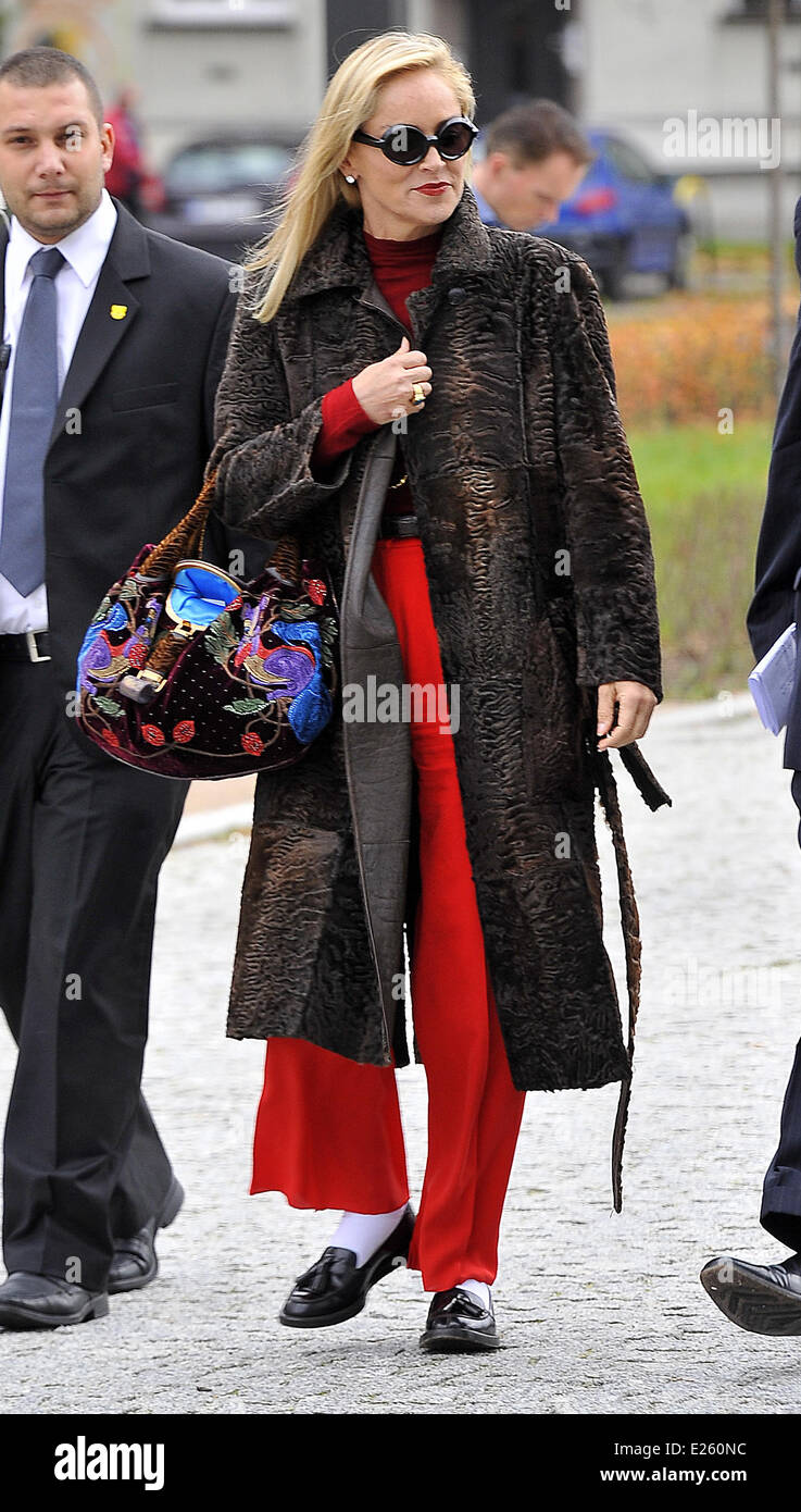 Sharon Stone visits the Museum of the History of Polish Jews 