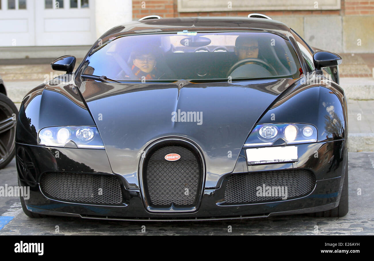Retired Brazilian footballer Roberto Carlos, seen walking back to his car " Bugatti Veyron", having lunch with his family Featuring: Roberto Carlos Where: Madrid, Spain When: 07 Feb 2013 Stock Photo - Alamy