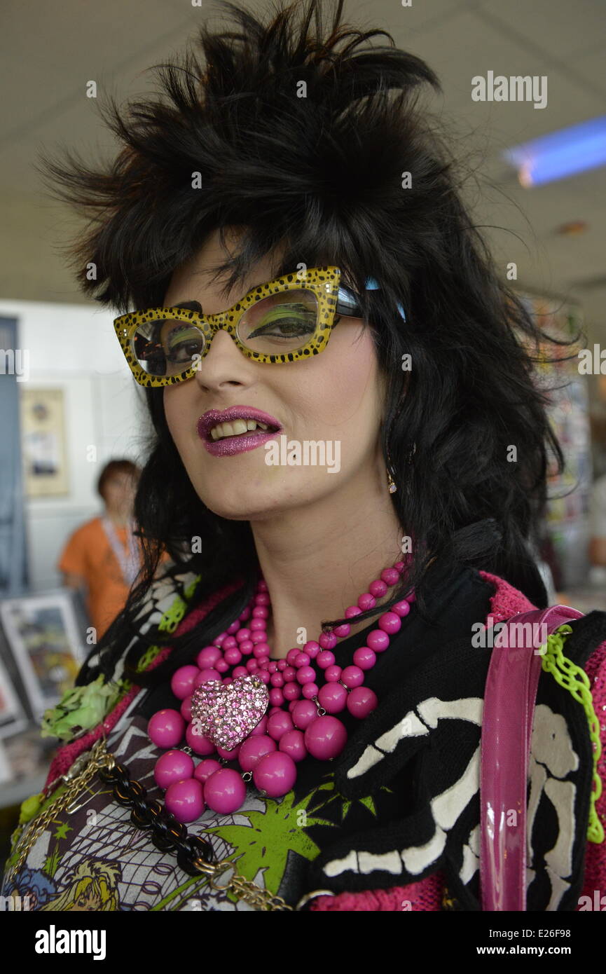 Garden City, New York, USA. 14th June, 2014. LINDSAY LOWE, the Pennsylvania TV personality of PA LIVE, cartoon fashions, wears colorful sunglasses and outfit at Eternal Con, the annual Pop Culture Expo, held at the Cradle of Aviation Museum on Long Island. Credit:  Ann E Parry/Alamy Live News Stock Photo