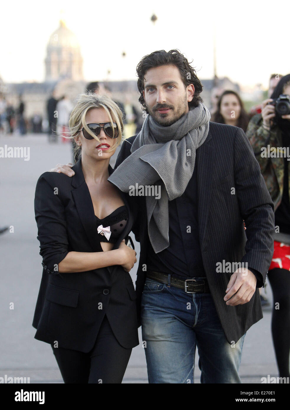 Sylvie van der Vaart and boyfriend Guillaume Zarka on Pont Alexandre