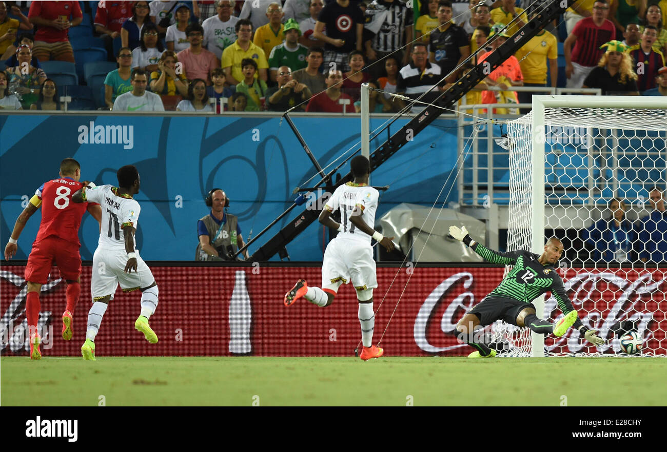 Natal, Brazil. 16th June, 2014. Clint Dempsey (L) of USA scores 0-1 goal against goalkeeper Adam Kwarasey (R) of Ghana next to Sulley Muntari (2-L) and Mohammed Rabiu (2-R) during the FIFA World Cup 2014 group G preliminary round match between Ghana and the USA at the Estadio Arena das Dunas Stadium in Natal, Brazil, 16 June 2014. Credit:  dpa picture alliance/Alamy Live News Stock Photo