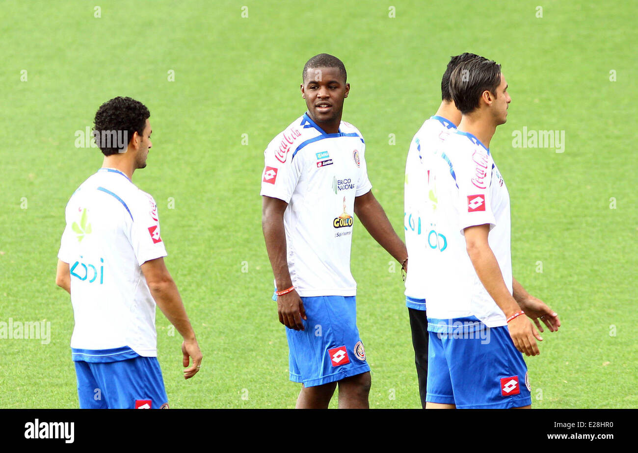 Sao Paulo, Brazil. 16th June, 2014. Player Joel Campbell Samuels (c) during training squad of Costa Rica in Vila Belmiro, Santos, south coast of Sao Paulo, southeastern Brazil, on June 16, 2014. Costa Rica faces Italy on Friday (20) by Group D of the 2014 FIFA World Cup. Credit:  dpa picture alliance/Alamy Live News Stock Photo