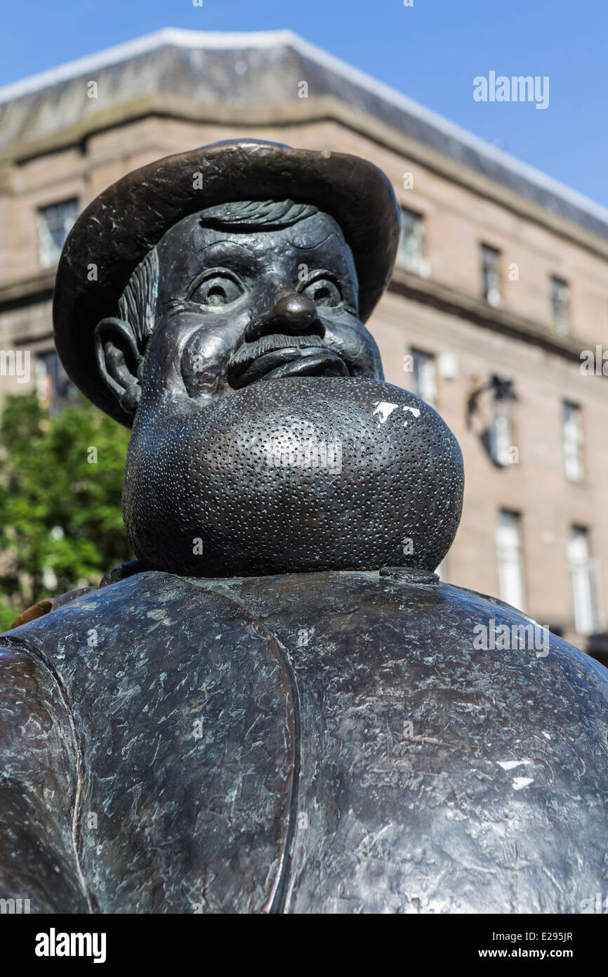 Desperate Dan from the Dandy Comic Bronze Statue in Dundee Stock Photo