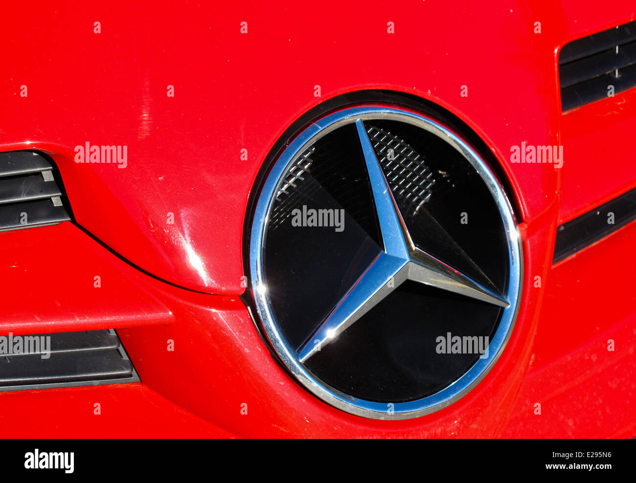 Mercedes benz logo hi-res stock photography and images - Alamy