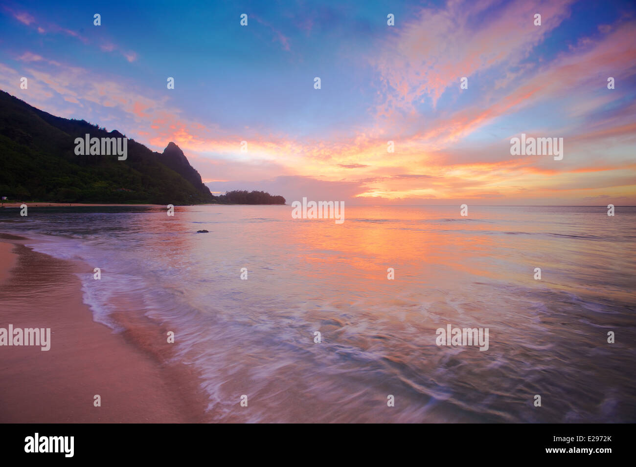 Tunnels beach at sunset hires stock photography and images Alamy