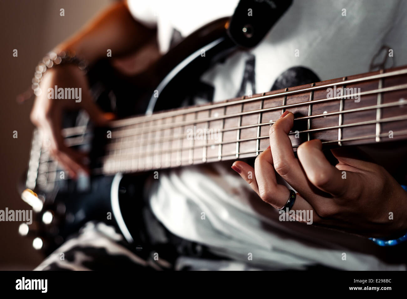 Girl playing bass guitar hires stock photography and images Alamy