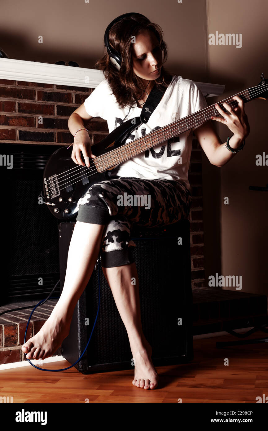 Girl with bass guitar Outlet