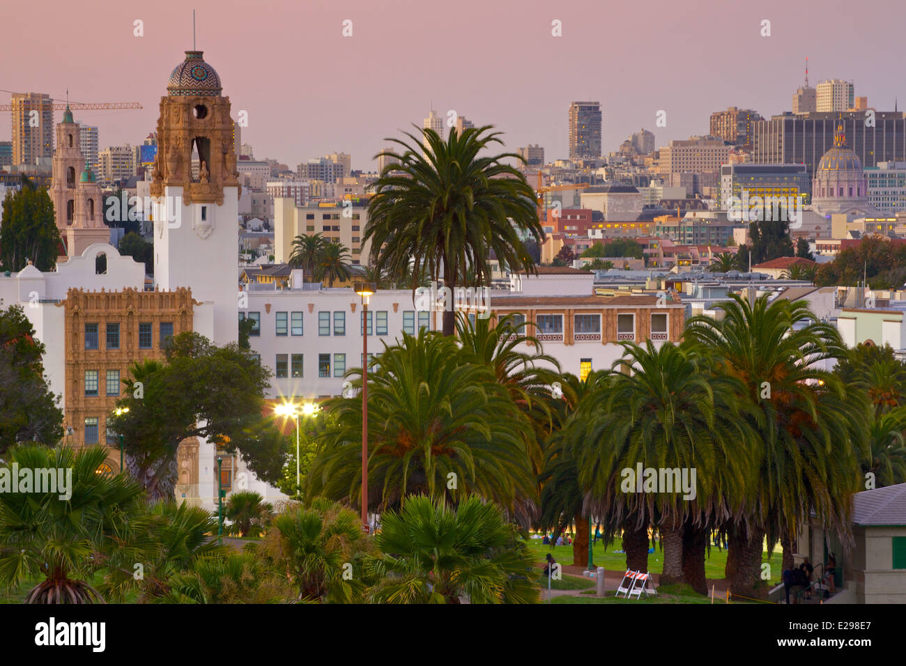 San Francisco skyline at sunset from Dolores Park Stock Photo Alamy