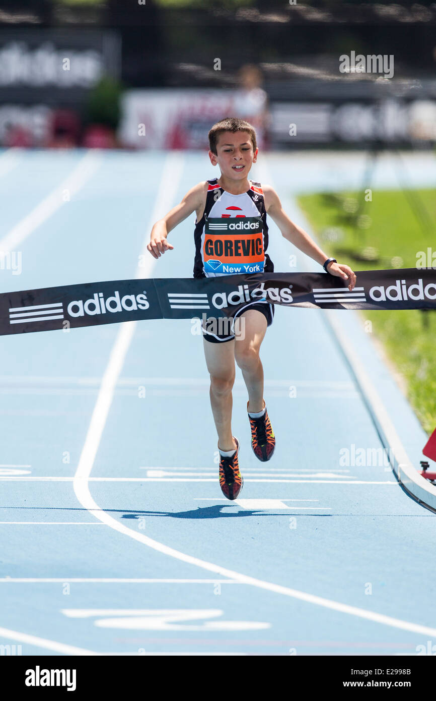 Johan Gorevic (USA) a sixth grader from Rye, NY ran the fastest-ever mile  by a 10 year old during the Adidas Grand Prix Stock Photo - Alamy