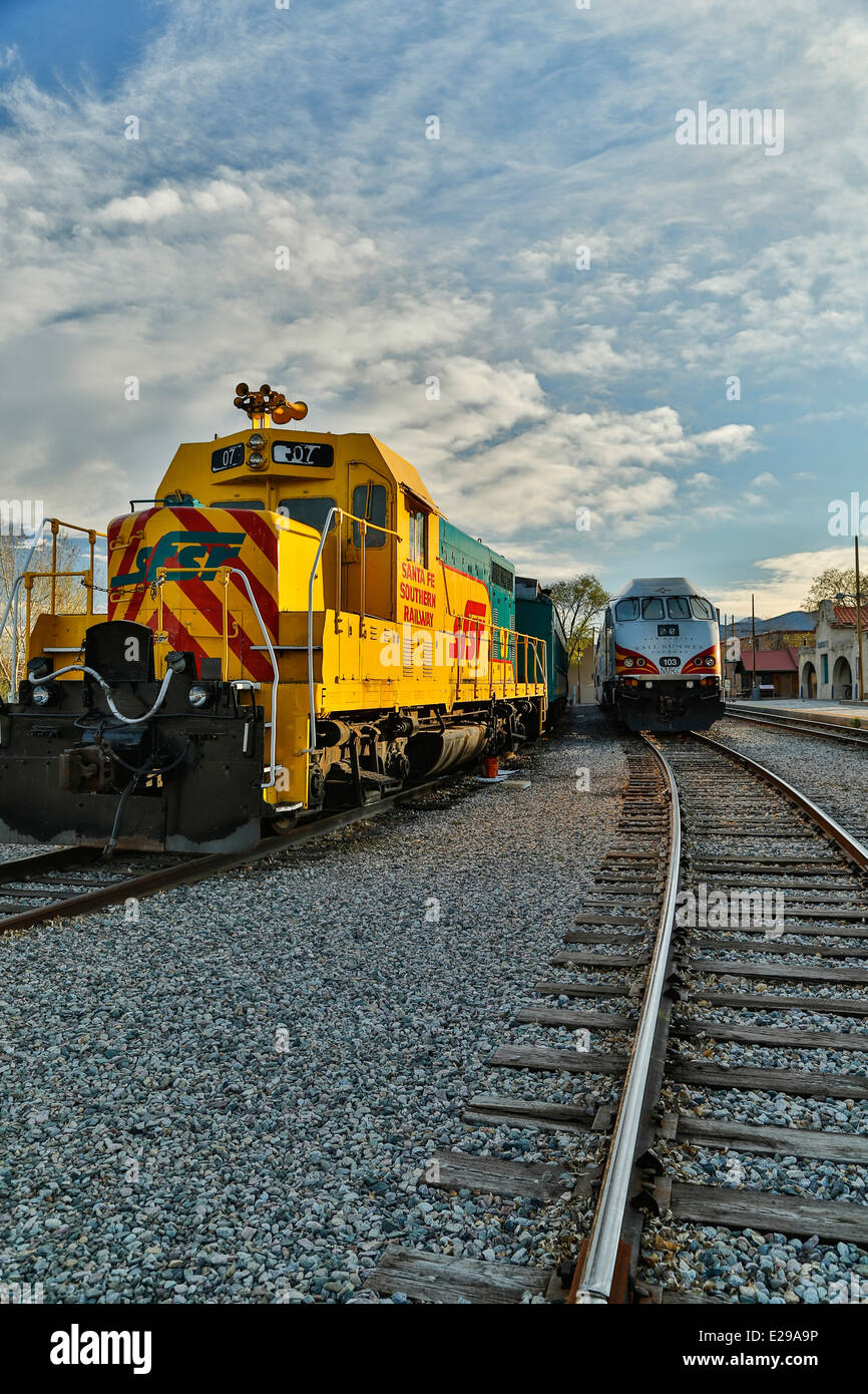 Santa Fe Southern Railway engine and Railrunner Express commuter train, Santa Fe Railyard, Santa Fe, New Mexico USA Stock Photo