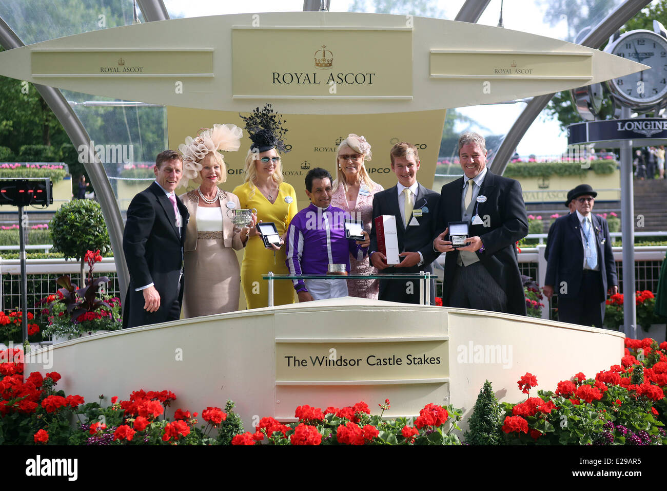 Ascot, Berkshire, UK. 17th June, 2014. Winners presentation. Hootenanny with Victor Espinoza up wins the Windsor Castle Stakes. Ascot racecourse. (Siegerehrung, Hootenanny, Espinoza, Sieg) 578D170614ROYALASCOT.JPG (c) Frank Sorge Credit:  Caro /Alamy Live News Stock Photo