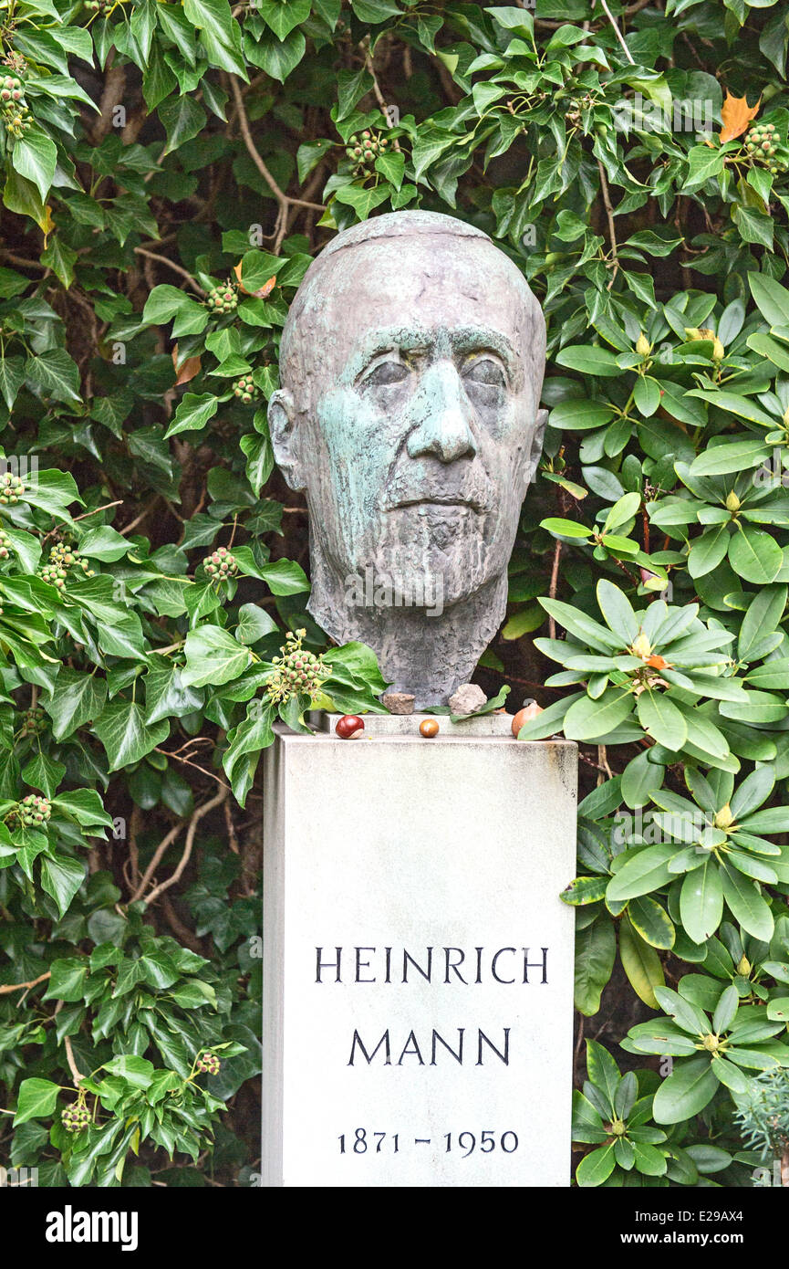 Grave of the writer Heinrich Mann in Berlin, Dorotheenstaedtischer Friedhof Stock Photo