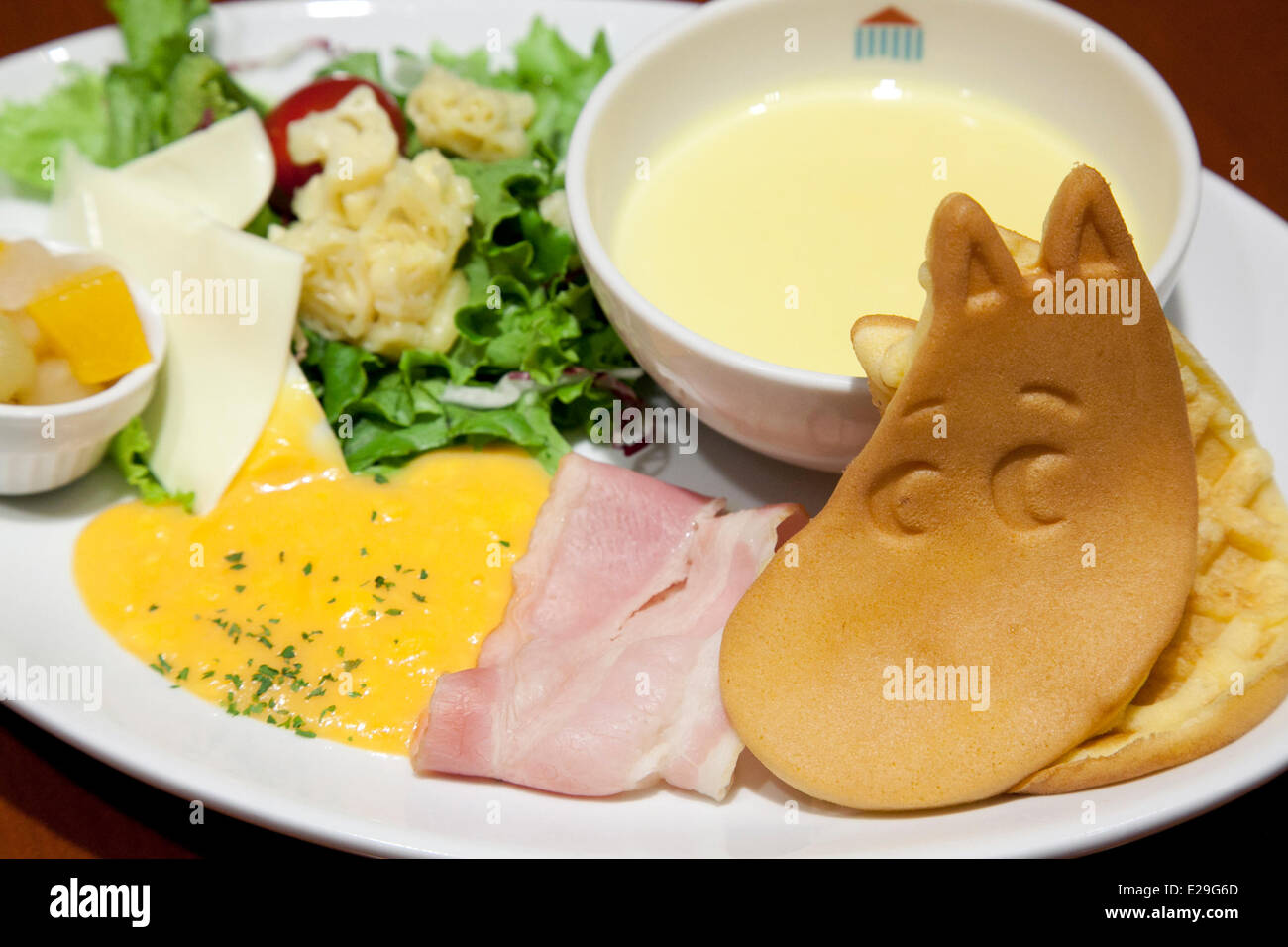 Tokyo, Japan. 17th June, 2014. The "Moomin waffle sand" at the Moomin