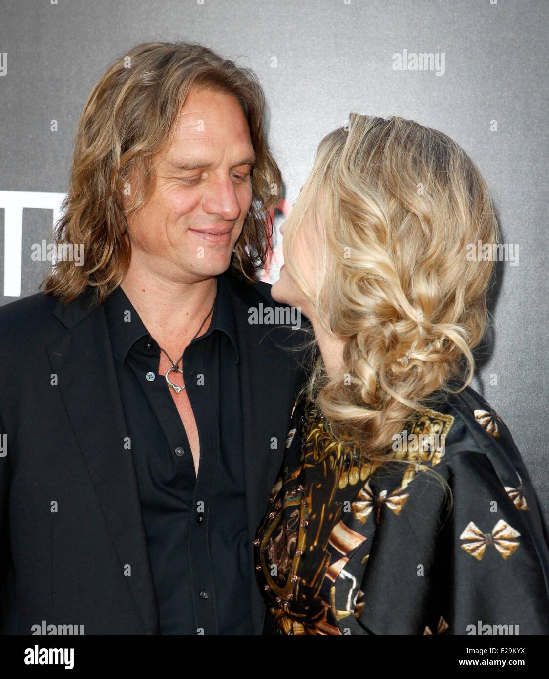 Los Angeles, CA, USA. 17th June, 2014. Kristin Bauer van Straten, Abri van  Straten at arrivals for TRUE BLOOD Premiere of Season 7, TCL Chinese 6  Theatres (formerly Grauman's), Los Angeles, CA