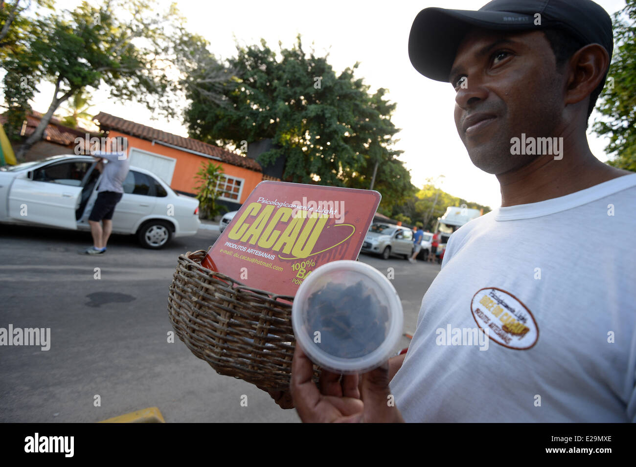 Santo Andre, Brasil. 09th June, 2014. A street vendor sells chocolate near the team hotel of the German national soccer team in Santo Andre, Brasil, 09 June 2014. The FIFA World Cup 2014 will take place in Brazil from 12 June to 13 July 2014.Photo: Andreas Gebert/dpa/Alamy Live News Stock Photo