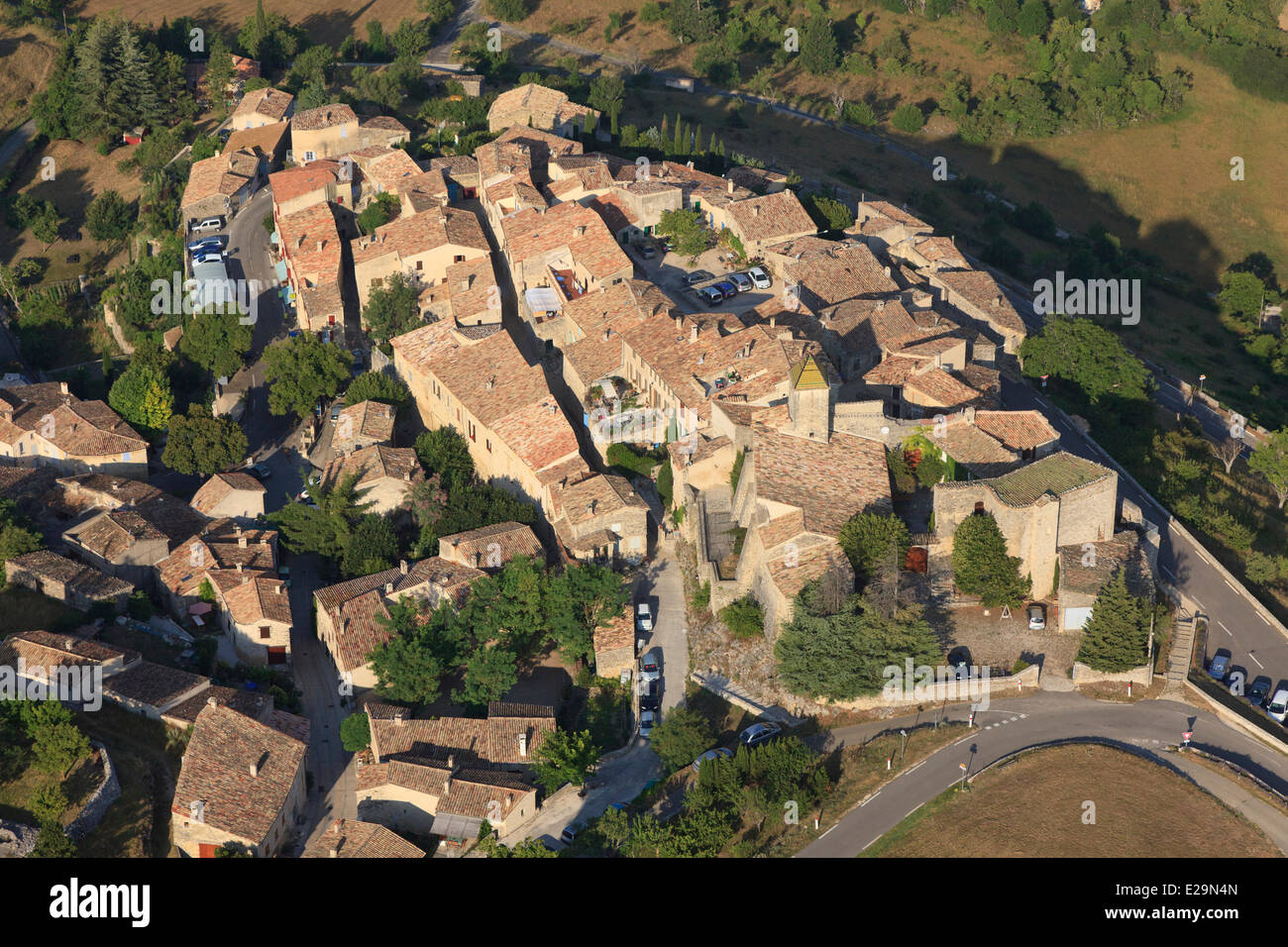 France, Vaucluse, hilltop village of Aurel (aerial view) Stock Photo