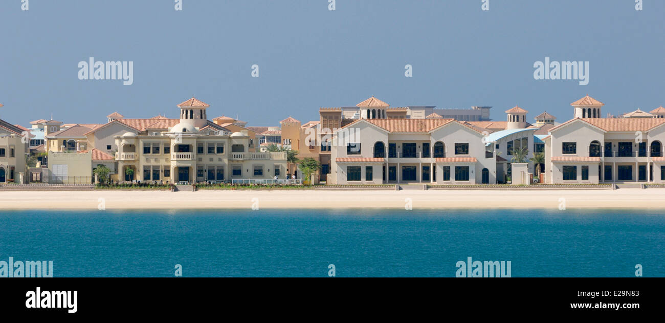 United Arab Emirates, Dubai emirate, Jumeirah, houses at the waterfront calles water homes on the artificial island palm shaped Stock Photo