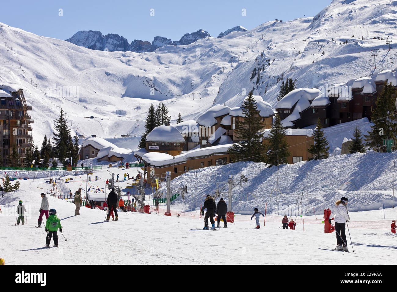 France, Haute Savoie, Avoriaz, forbidden to vehicles, sleigh allowing moves Stock Photo