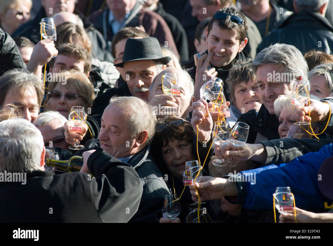 France, Jura, Arbois, breakthrough of the yellow wine, crowd raising its glass Stock Photo