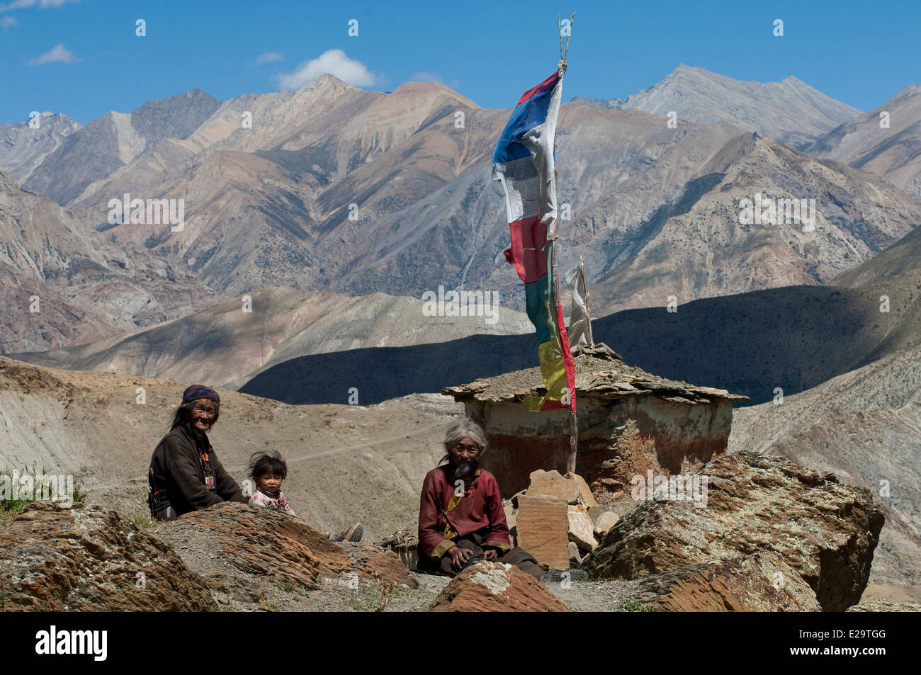 Nepal, Karnali Zone, Dolpo Region, Saldang, old wise man and his family Stock Photo