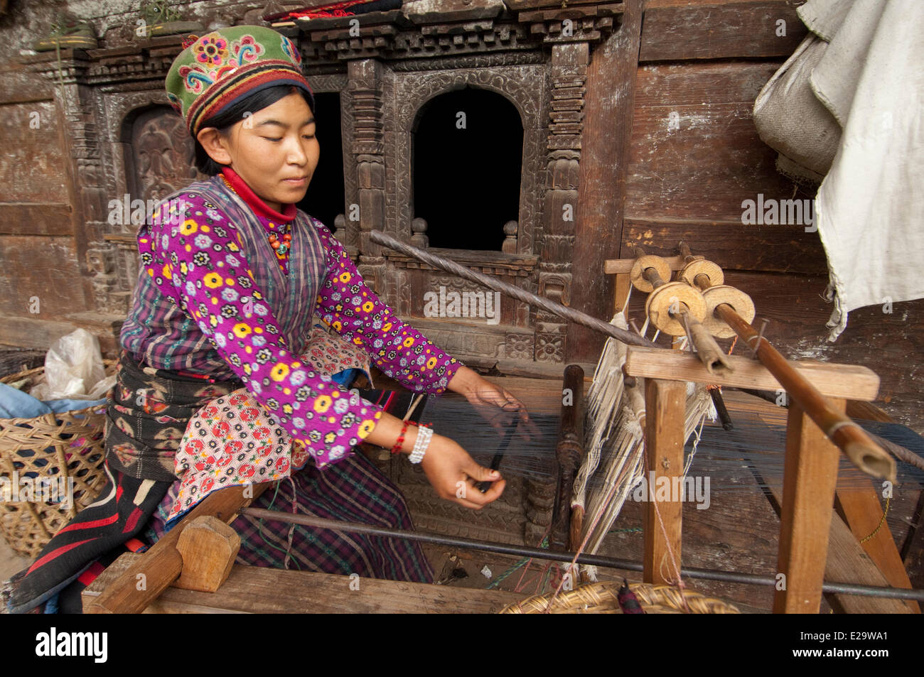 Nepal, Bagmati Zone, Rasuwa District, Trisuli Valley, Gatlang, Tamang heritage trail, traditional handicraft; weaving machine Stock Photo