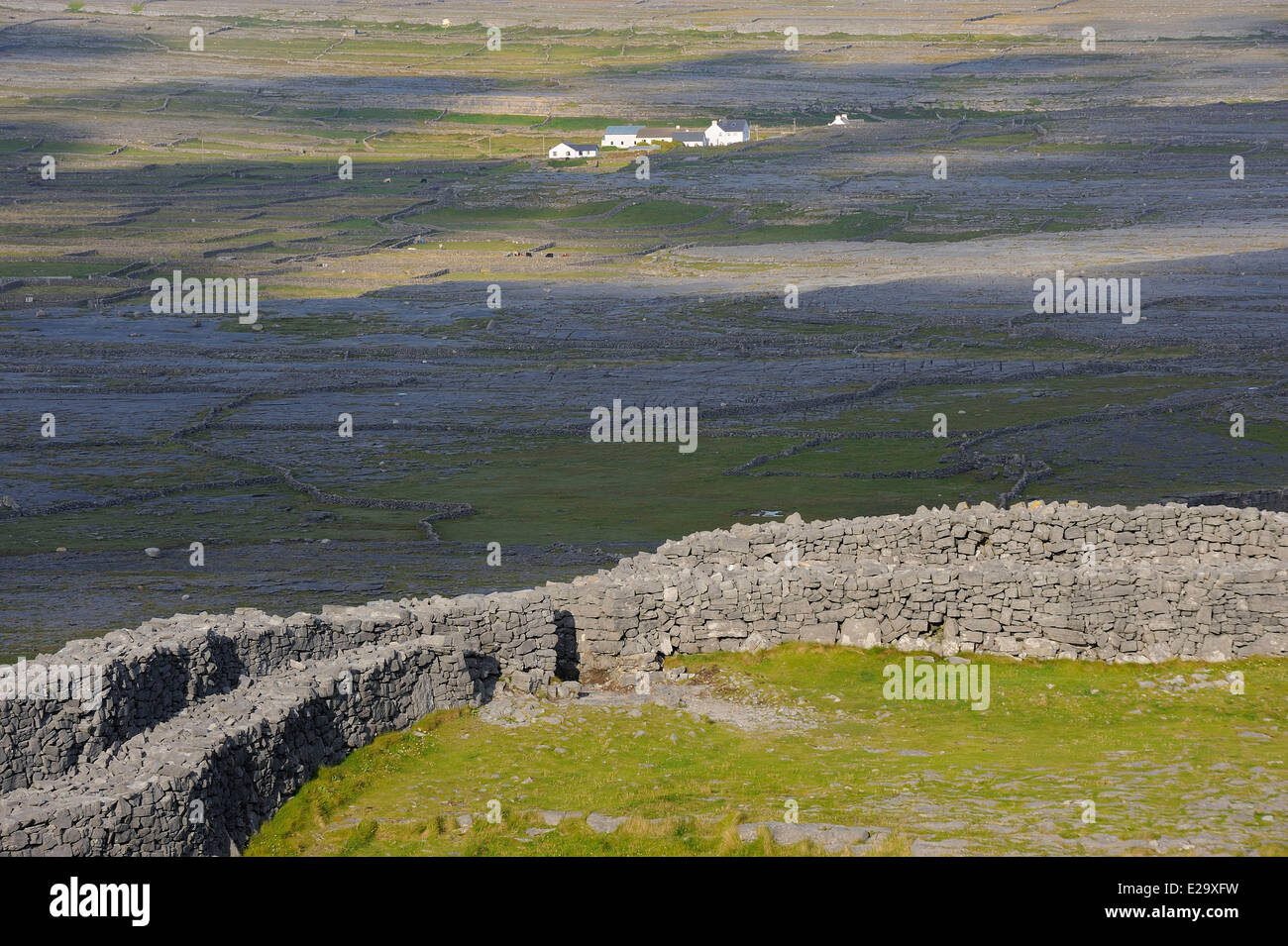 Ireland inishmore dun aengus hi-res stock photography and images - Alamy